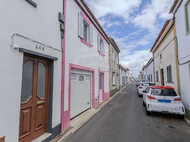 Moradia T3 à venda em Rabo de Peixe, Ribeira Grande RE/MAX Portugal