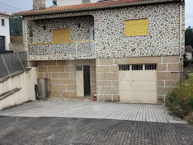 Moradia T3 à venda em Refojos de Basto, Outeiro e Painzela, Cabeceiras de Basto RE/MAX Portugal