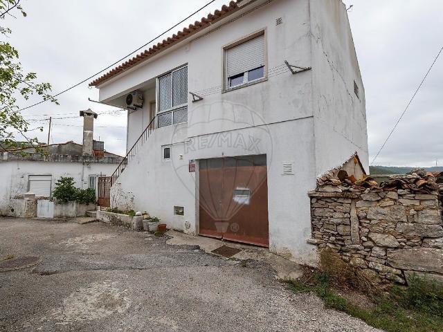 Moradia T3 à venda em Reguengo do Fetal, Batalha RE/MAX Portugal