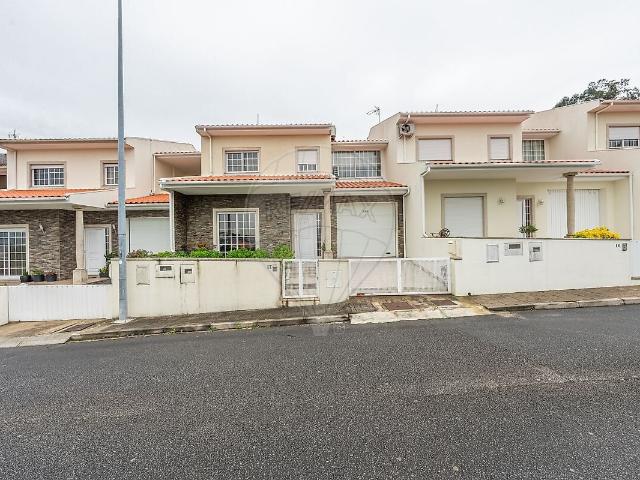 Moradia T3 à venda em Riba de Ave, Vila Nova de Famalicão RE/MAX Portugal