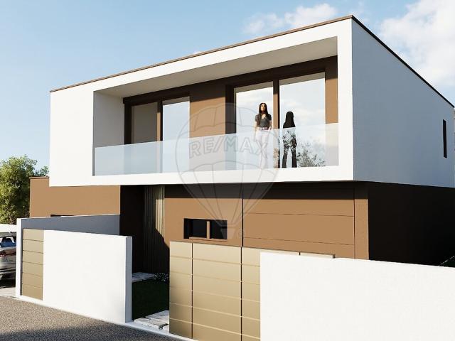 Moradia T3 à venda em Ribeirão, Vila Nova de Famalicão RE/MAX Portugal
