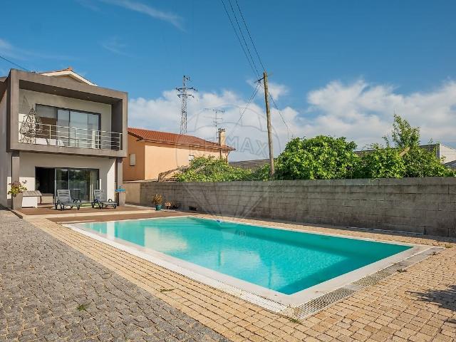 Moradia T3 à venda em Ribeirão, Vila Nova de Famalicão RE/MAX Portugal