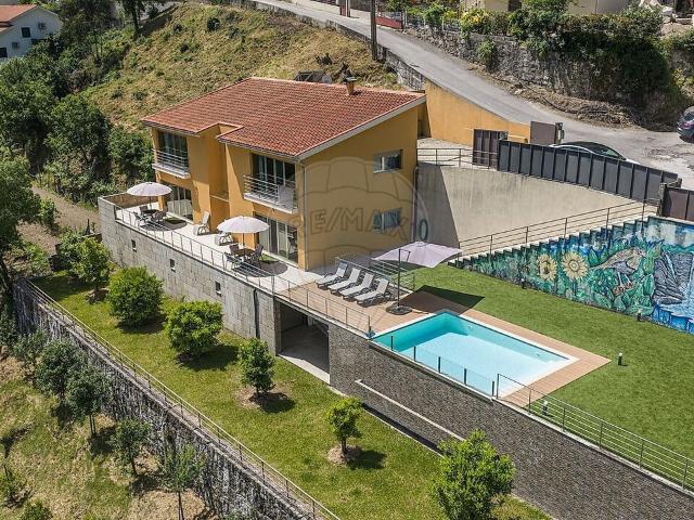 Moradia T3 à venda em Rio Caldo, Terras de Bouro RE/MAX Portugal