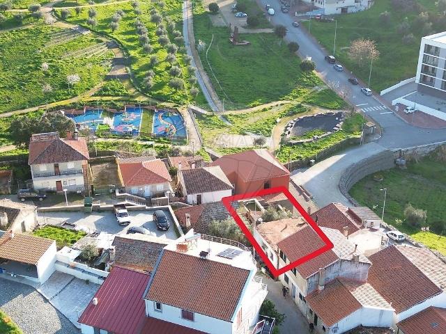 Moradia T3 à venda em Torre de Moncorvo, Torre de Moncorvo RE/MAX Portugal
