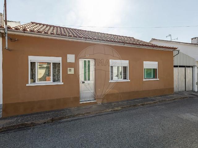 Moradia T3 à venda em Tramagal, Abrantes RE/MAX Portugal