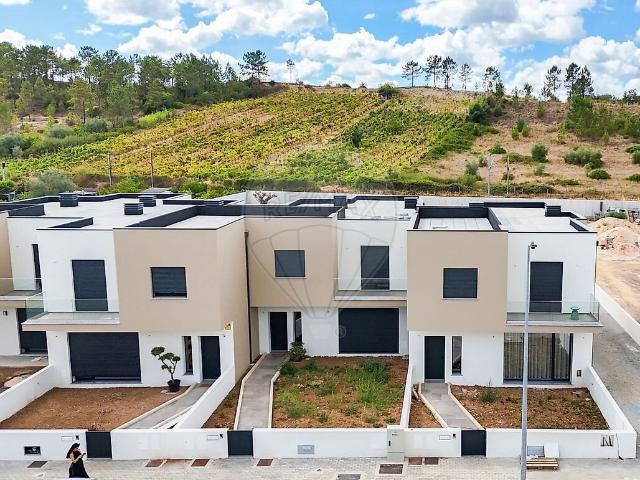Moradia T3 à venda em Trouxemil e Torre de Vilela, Coimbra RE/MAX Portugal