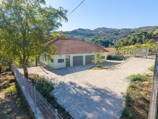 Moradia T3 à venda em Vouzela