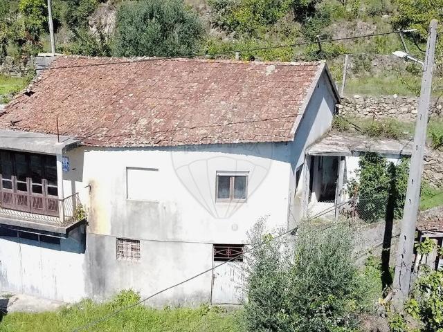 Moradia T3 à venda em Valadares, São Pedro do Sul RE/MAX Portugal