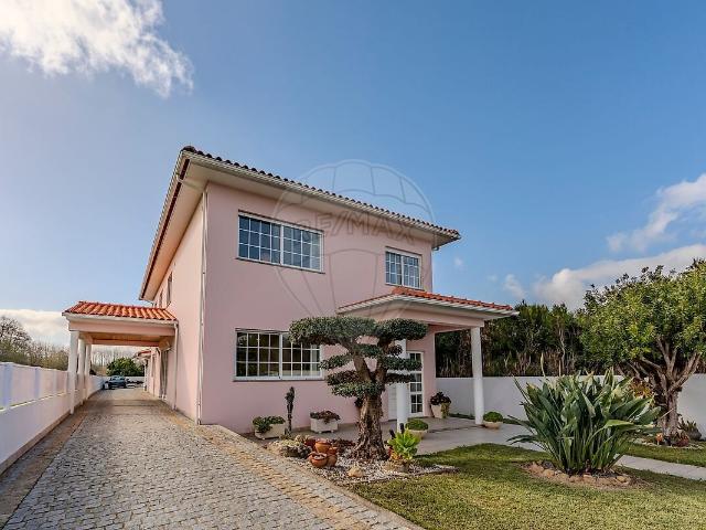 Moradia T3 à venda em Valença, Cristelo Covo e Arão, Valença RE/MAX Portugal