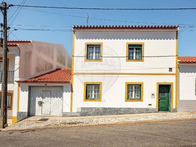 Moradia T3 à venda em Viana do Alentejo, Viana do Alentejo RE/MAX Portugal