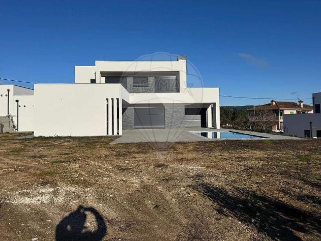 Moradia T3 à venda em Vidago Vidago, Arcossó, Selhariz e Vilarinho das Paranheiras, Chaves RE/MAX Portugal