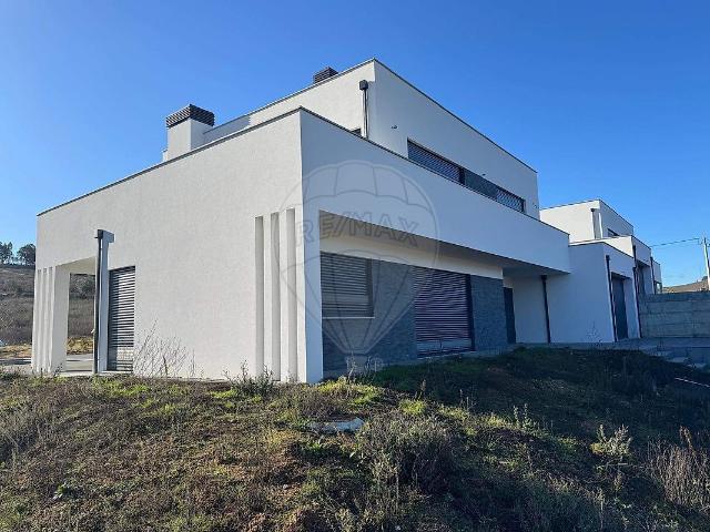 Moradia T3 à venda em Vidago Vidago, Arcossó, Selhariz e Vilarinho das Paranheiras, Chaves RE/MAX Portugal
