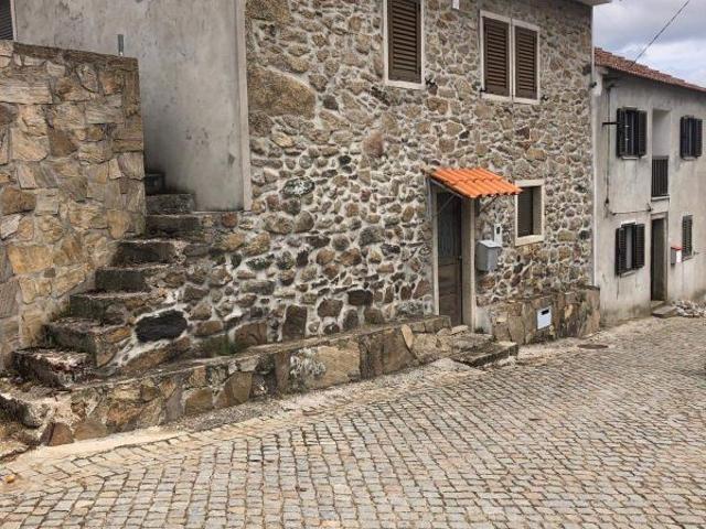 Moradia T3 à venda em Vila Chã de Braciosa, Miranda do Douro RE/MAX Portugal