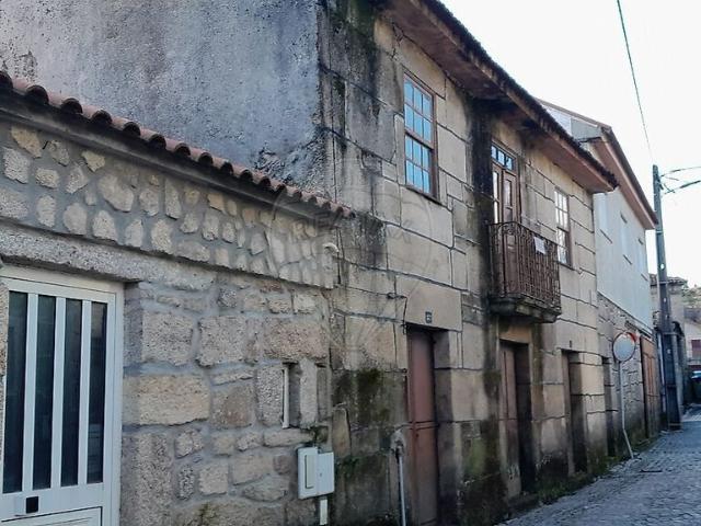 Moradia T3 à venda em Vila Cova à Coelheira, Vila Nova de Paiva RE/MAX Portugal