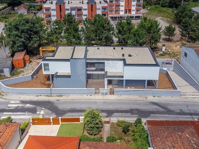 Moradia T3 à venda em Vila Cova da Lixa e Borba de Godim, Felgueiras RE/MAX Portugal