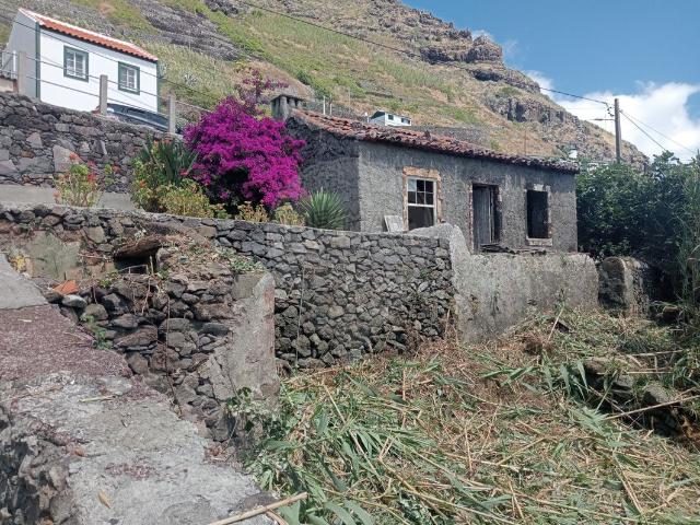 Moradia T3 à venda em Vila do Porto