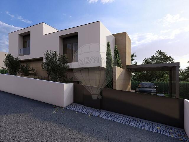 Moradia T3 à venda em Vila Nova de Famalicão