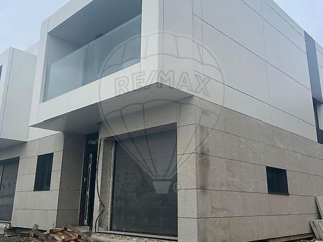 Moradia T3 à venda em Vila Nova de Famalicão