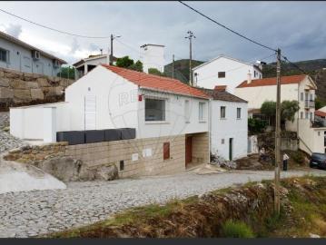 Moradia T3 à venda em Vila Nova de Foz Côa
