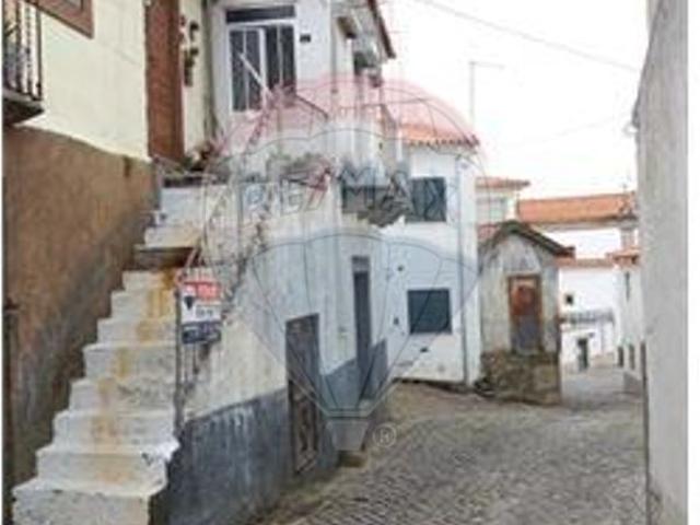 Moradia T3 à venda em Vila Nova de Foz Côa