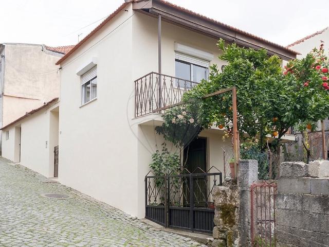Moradia T3 à venda em Vila Nova de Paiva, Alhais e Fráguas, Vila Nova de Paiva RE/MAX Portugal