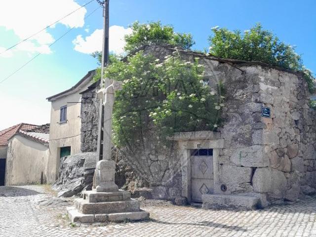 Moradia T3 à venda em Vila Nova de Paiva