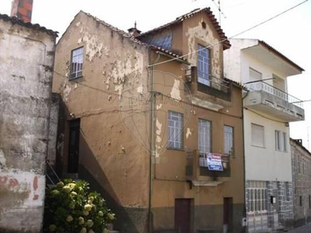 Moradia T3 à venda em Vila Nova de Tazem, Gouveia RE/MAX Portugal
