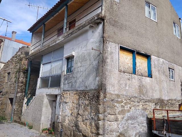 Moradia T3 à venda em Vilarandelo, Valpaços RE/MAX Portugal