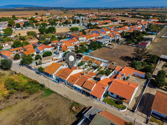 Moradia T3 acolhedora com quintal e águas furtadas em Pombalinho, Santarém