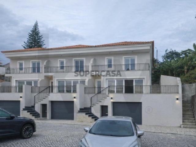 Moradia T3 arquitetura tradicional com Vista Mar Gaula, Santa Cruz