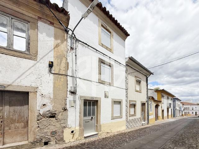 Moradia T3 C/3 Andares / Coração Histórico de Nisa