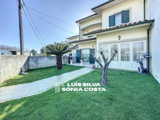Moradia T3 c/ 295 m2, Espaço Exterior & Excelente Estado | Souto, Santa Maria da Feira