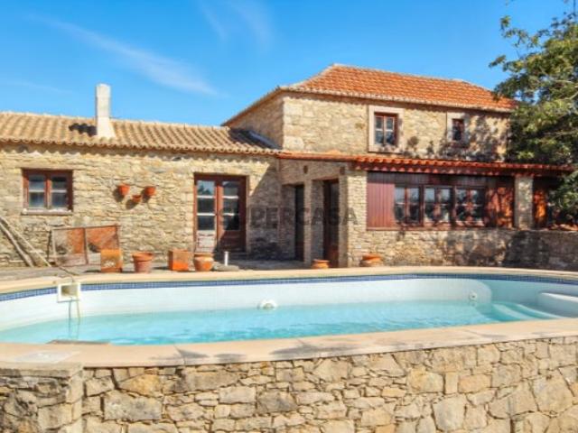 Moradia T3 c/ anexos e piscina em Á dos Eis, Sintra
