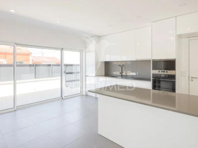 Moradia T3 c/ Garagem e jardim