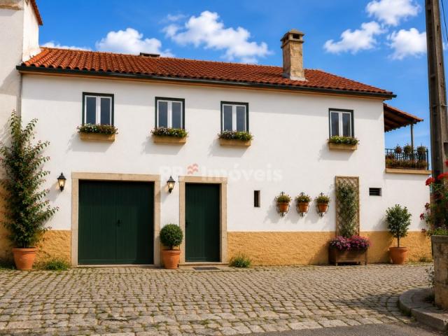 Moradia T3 c/ Garagem e Terraço, em Campelo, Figueiró dos Vinhos