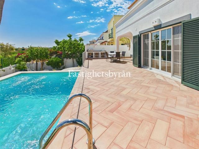 Moradia T3 c/ piscina TaviraMoradia T3 com piscina e vistas. 123m² Tavira Santiago