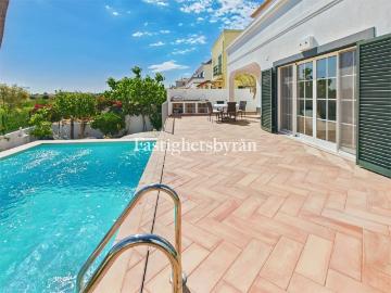 Moradia T3 c/ piscina TaviraMoradia T3 com piscina e vistas. 123m² Tavira Santiago