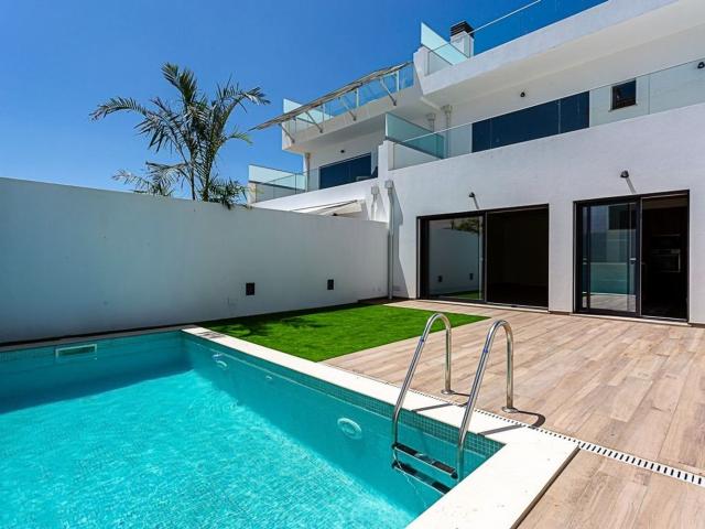Moradia T3 c/ piscina e garagem Apresentamos esta elegante m. 140m² Tavira Santiago