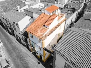 Moradia T3 c/ Terraço e Comércio | Centro Histórico de Évora