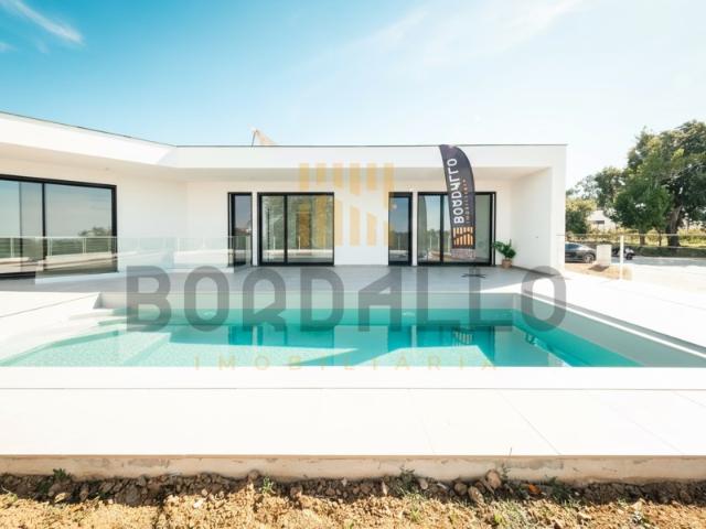 Moradia T3 + cave c/ Lote de 743m2 Caldas da Rainha