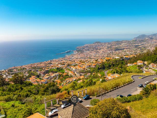 Moradia T3 Centenária em São Gonçalo com Vista sobre o Funchal