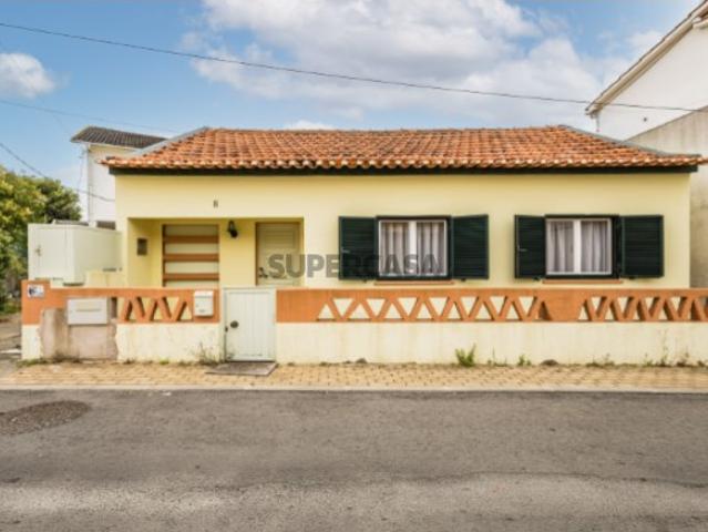 Moradia T3 Central, Oportunidade de Reabilitação Para venda ao abrigo do SIMPLEX
