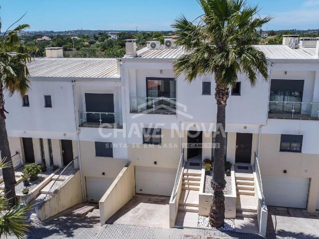 Moradia T3 Chave na Mão | Ferreiras – Albufeira | Piscina e Garagem Privada