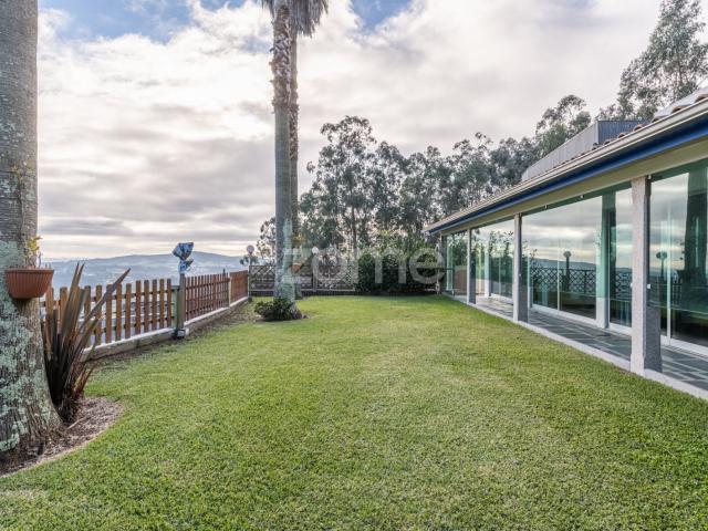 Moradia T3 com 6.721m2 de terreno + Armazém para Indústria Tipo 3