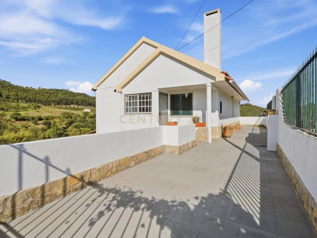 Moradia T3 com 6.875 m² de terreno em Sobral da Abelheira, Mafra