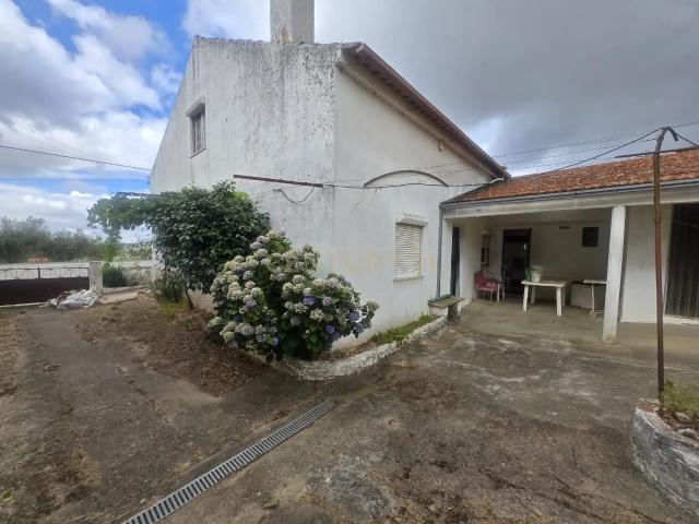 Moradia T3 com 932 m² de terreno | Maxiais Benquerenças | Apenas 10 minutos de Castelo Branco