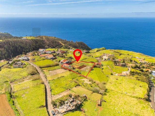 Moradia T3 com 1.866 m² de Terreno e Vista Mar Infinita no Caminho do Cabo, Ponta do Pargo, Calheta