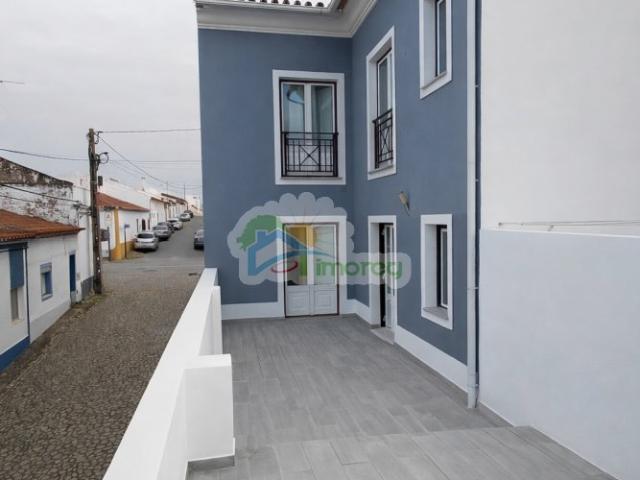 Moradia T3 com 287 m², garagem e quintal em Reguengos de Monsaraz