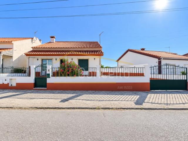 MORADIA T3 COM 2 ANEXOS| PISCINA| EXCELENTE LOCALIZAÇÃO E POTENCIAL DE RENTABILIDADE