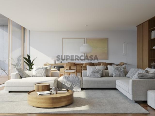 Moradia T3 com 2 lugares de garagem, jardim e terraço, em Arcozelo